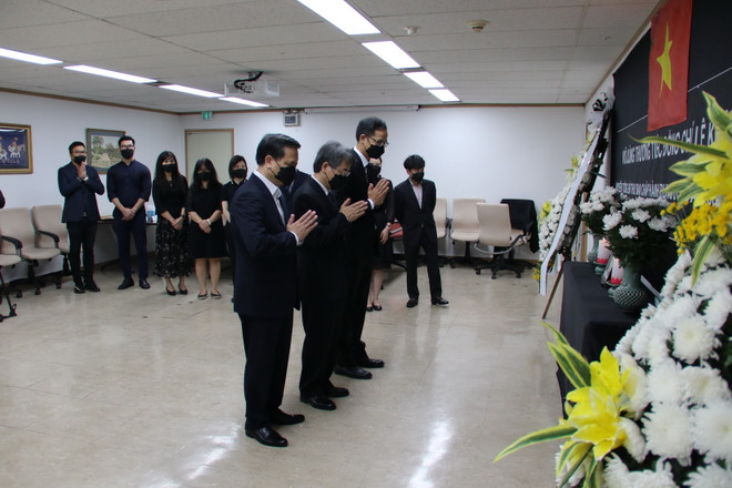 ĐSQ Việt Nam tại Hàn Quốc viếng nguyên Tổng Bí thư Lê Khả Phiêu ảnh 1