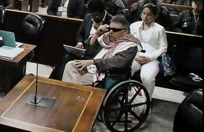 Cựu lãnh đạo FARC Jesús Santrich (giữa) tại một sự kiện ở Colombia. (Ảnh: AFP/ TTXVN) Colombia: Tòa án Tối cao ra lệnh trả tự do cho cựu lãnh đạo FARC ảnh 1