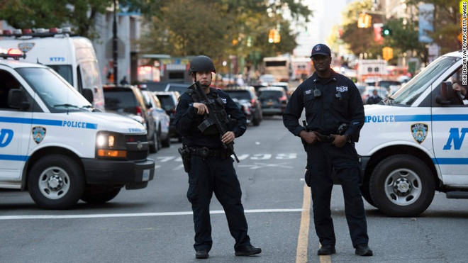 Hàng loạt vụ nổ súng gây thương vong xảy ra trong ngày Quốc khánh Mỹ ảnh 1