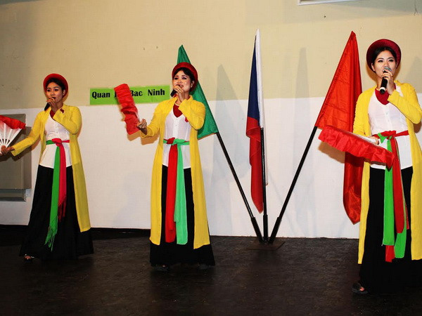 Ngày Quốc khánh, nghe làn điệu Quan họ trên đất Séc ảnh 1