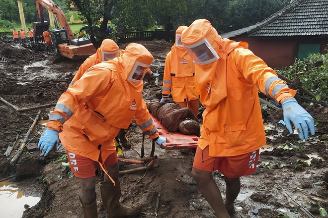 Sạt lở đất nghiêm trọng ở Ấn Độ, hàng chục người bị vùi lấp ảnh 1