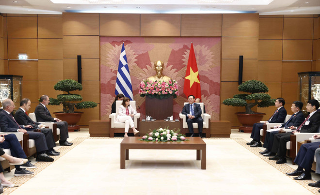 Chủ tịch Quốc hội Vương Đình Huệ tiếp Tổng thống Hy Lạp Katerina Sakellaropoulou. (Ảnh: Doãn Tấn/TTXVN) Thúc đẩy mạnh mẽ hơn nữa quan hệ hữu nghị truyền thống Việt Nam-Hy Lạp ảnh 2