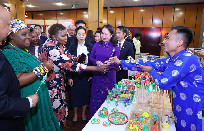 ​Kỷ niệm Quốc khánh và 30 năm thiết lập quan hệ Việt Nam-Nam Phi ảnh 3