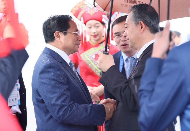 Thủ tướng bắt đầu dự Hội chợ CAEXPO và Hội nghị CABIS ở Trung Quốc ảnh 2