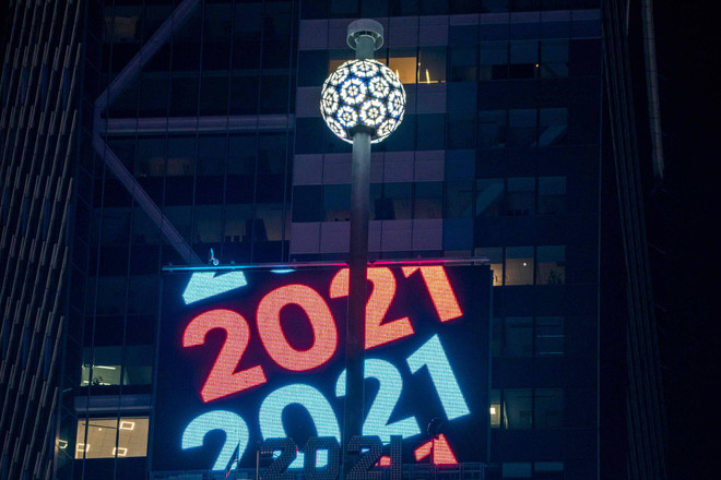 Mỹ: New York thả quả cầu đón mừng Năm mới 2021 trong không khí đìu hiu ảnh 1