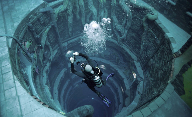 Khám phá bể bơi lập kỷ lục thế giới Guinness với độ sâu lên tới 60m ảnh 1