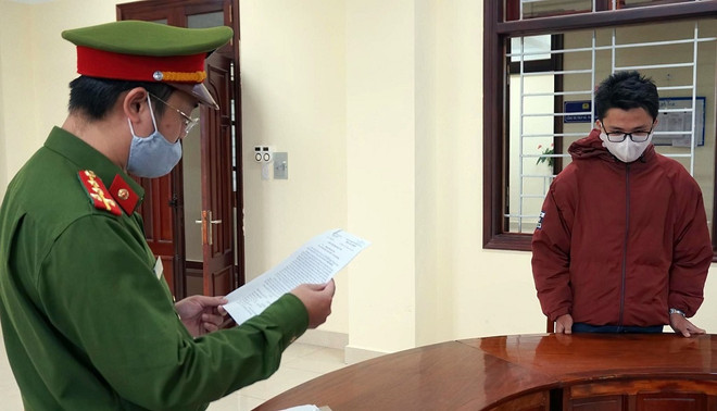 Khởi tố đối tượng đưa thông tin sai sự thật có ca tử vong vì COVID-19 ảnh 1