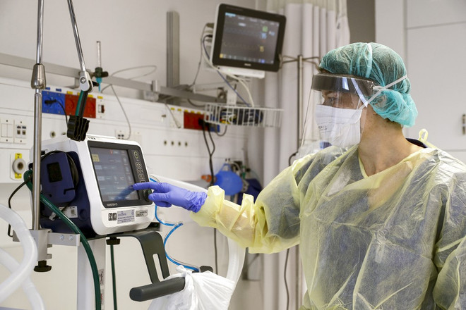 Israel chuyển đổi cơ sở chế tạo tên lửa sang sản xuất máy trợ thở ảnh 1