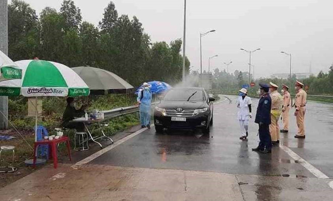 Việt Nam ghi nhận thêm 5 trường hợp mắc COVID-19 ảnh 1