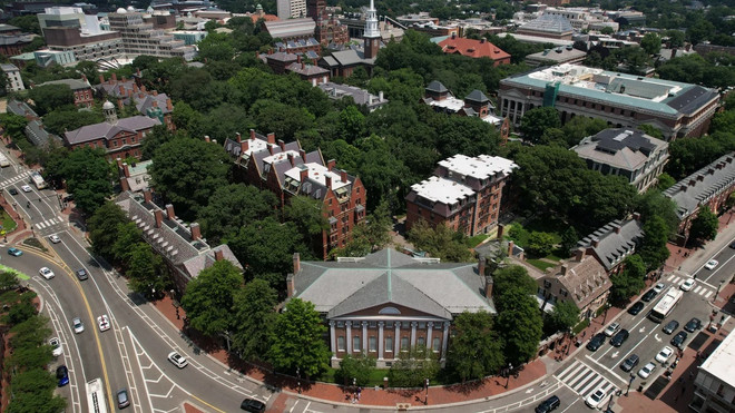 Người Mỹ phải tiết kiệm 75 năm mới đủ tiền theo học đại học top đầu ảnh 2