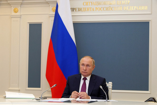Tổng thống Nga Vladimir Putin phát biểu trực tuyến tại Hội nghị thượng đỉnh G20 tổ chức tại Rome (Italy) ngày 30/10/2021. (Ảnh: AFP/TTXVN) Tổng thống Nga kêu gọi G20 nhanh chóng công nhận các vaccine của nhau ảnh 1
