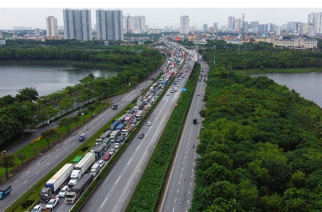 Hà Nội: Tai nạn ở cầu Thanh Trì gây ùn tắc kéo dài đường vành đai 3 ảnh 1