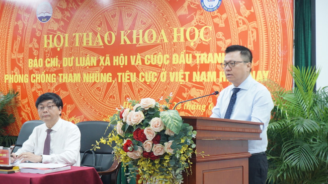 Phó Trưởng ban Tuyên giáo Trung ương, Tổng Biên tập Báo Nhân dân, Chủ tịch Hội Nhà báo Việt Nam Lê Quốc Minh phát biểu khai mạc Hội thảo. (Nguồn: Đại biểu Nhân dân) Báo chí, dư luận xã hội với cuộc đấu tranh phòng, chống tham nhũng ảnh 1