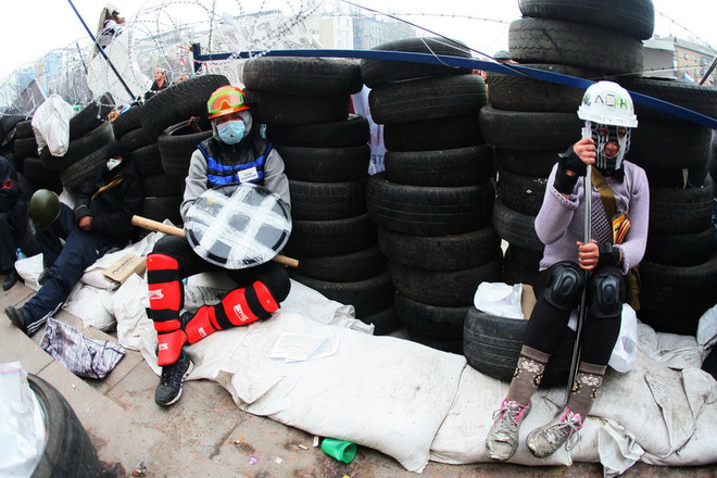 Chính quyền Ukraine thương lượng với phe biểu tình ở miền Đông ảnh 1