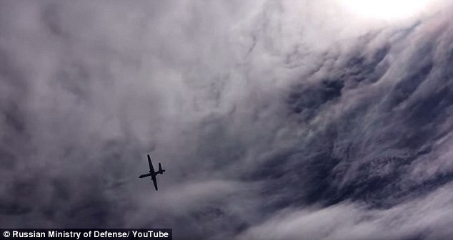 [Video] Máy bay Nga "chạm trán" drone của Mỹ trên bầu trời Syria ảnh 1