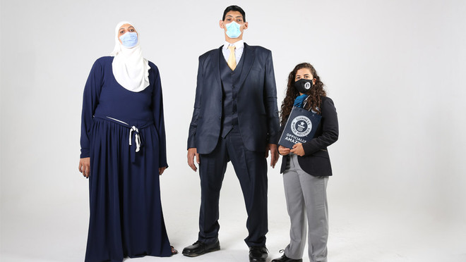 Hai anh em người Ai Cập lập 5 kỷ lục thế giới về kích thước tay, chân ảnh 1