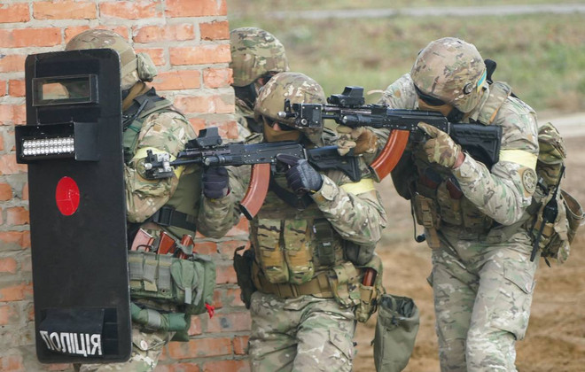 Lực lượng an ninh Ukraine diễn tập chống khủng bố. (Ảnh: TASS) Ukraine tập trận chống khủng bố quy mô lớn ở miền Nam ảnh 1