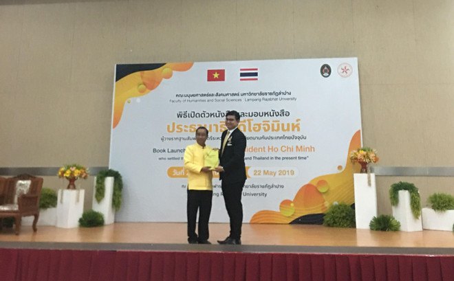 Thái Lan phát hành và trao tặng sách về Chủ tịch Hồ Chí Minh ảnh 3