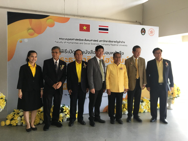 Thái Lan phát hành và trao tặng sách về Chủ tịch Hồ Chí Minh ảnh 1