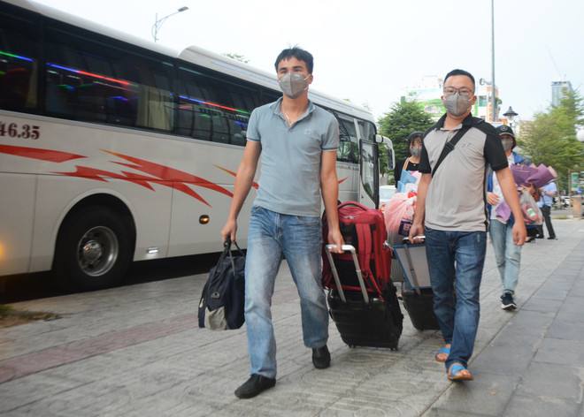 Đà Nẵng đón "quân tiếp viện" từ Nghệ An đến hỗ trợ phòng chống dịch ảnh 1