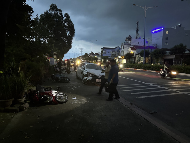 “Xe điên" tông vào nhóm phụ huynh đang chờ con, 5 người thương vong ảnh 1