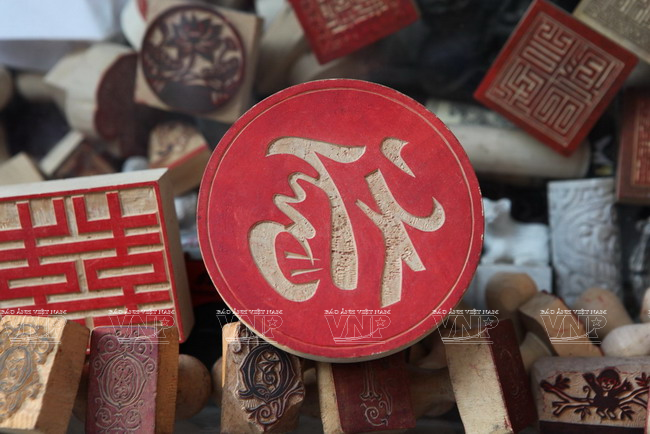 [Photo] Nghề khắc con dấu truyền thống ở phố cổ Hà thành ảnh 3