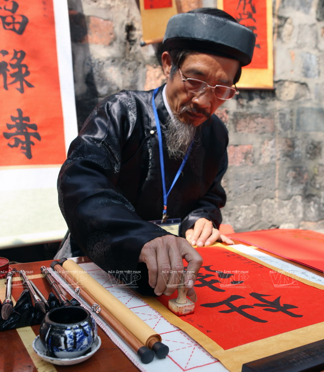 [Photo] Nghề khắc con dấu truyền thống ở phố cổ Hà thành ảnh 6