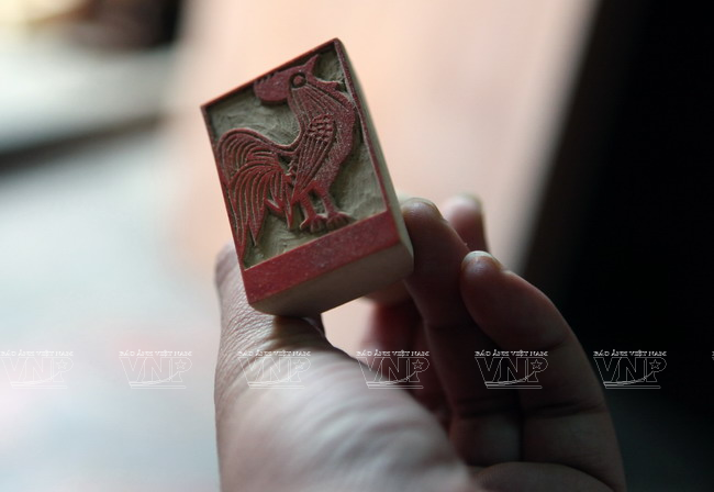 [Photo] Nghề khắc con dấu truyền thống ở phố cổ Hà thành ảnh 4