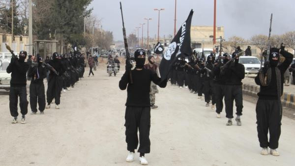 Phiến quân IS tại biên giới Syria-Thổ Nhĩ Kỳ. (Ảnh: Reuters) Giới chuyên gia đánh giá IS vẫn luôn là mối đe dọa tại Syria ảnh 1
