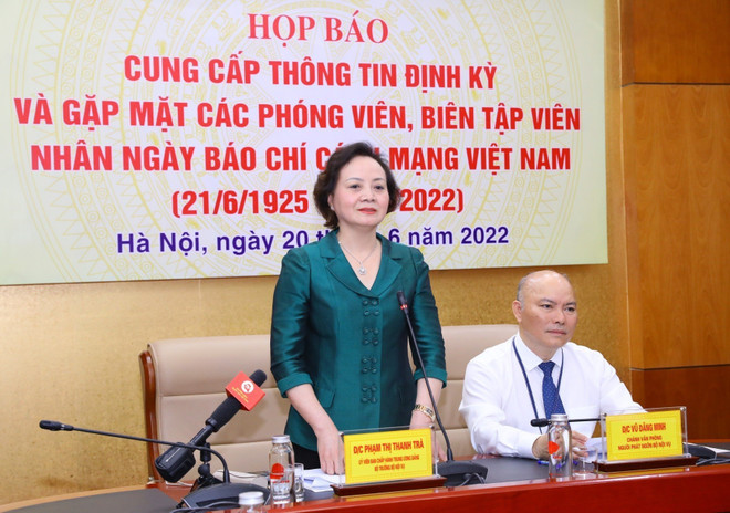 Bộ Nội vụ: Phân cấp việc quản lý, giao biên chế cho Thường vụ Tỉnh ủy ảnh 1