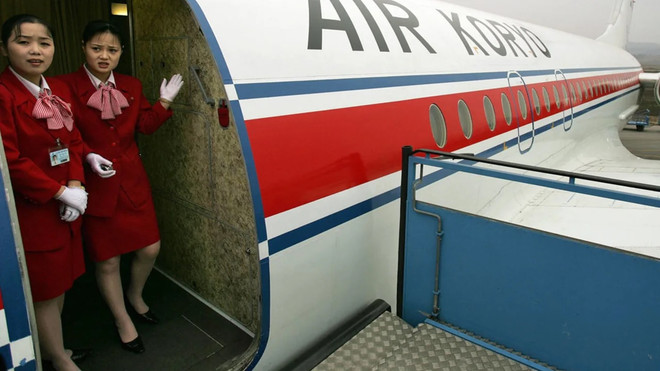 Các tiếp viên hãng hàng không Air Koryo của Triều Tiên. (Nguồn: AFP) Trung Quốc cho phép nối lại chuyến bay của hãng hàng không Triều Tiên ảnh 1