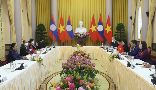Phó Chủ tịch nước Võ Thị Ánh Xuân hội đàm với Phó Chủ tịch nước Lào ảnh 2
