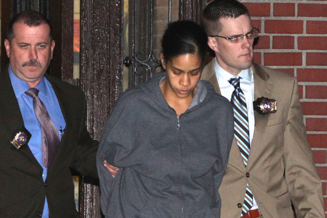 Mỹ: Bà mẹ nhẫn tâm ném con mới sinh từ tầng 7 xuống đất ảnh 1