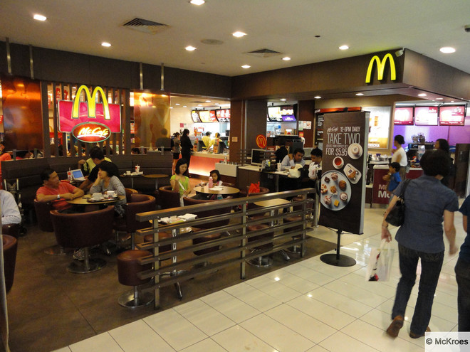 Kinh tế suy giảm, người tiêu dùng ASEAN hạn chế mua đồ ăn nhanh ảnh 1