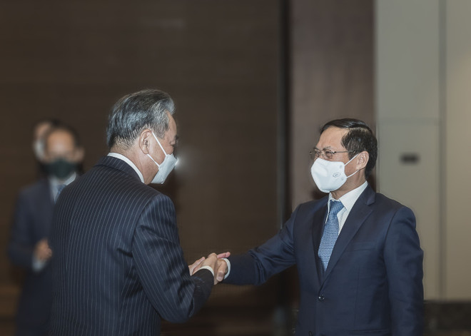 Bộ trưởng Bùi Thanh Sơn hội đàm với Ngoại trưởng Trung Quốc Vương Nghị ảnh 2