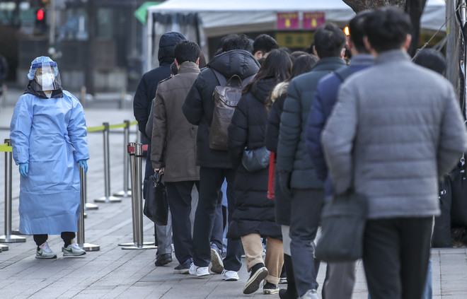 Hàn Quốc ghi nhận số ca mắc mới COVID-19 lần đầu tiên vượt mốc 260.000 ảnh 1