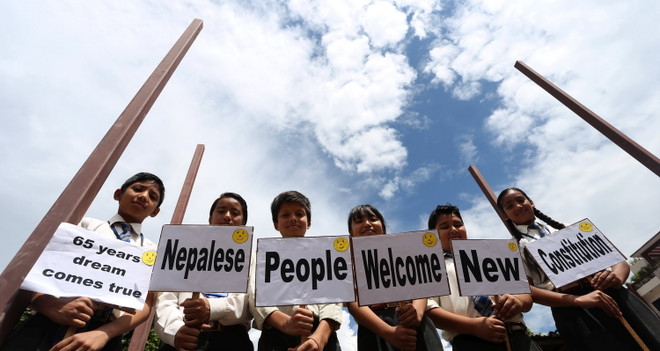 Ấn Độ trấn an Nepal sau căng thẳng liên quan đến Hiến pháp mới ảnh 1
