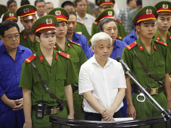 [Video] Tuyên án Nguyễn Đức Kiên 30 năm tù, nộp phạt hơn 75 tỷ đồng ảnh 1