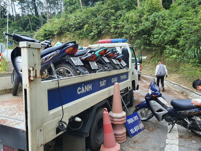 [Photo] Bắt giữ 206 thanh niên đánh võng môtô trên đường lên Tam Đảo ảnh 4