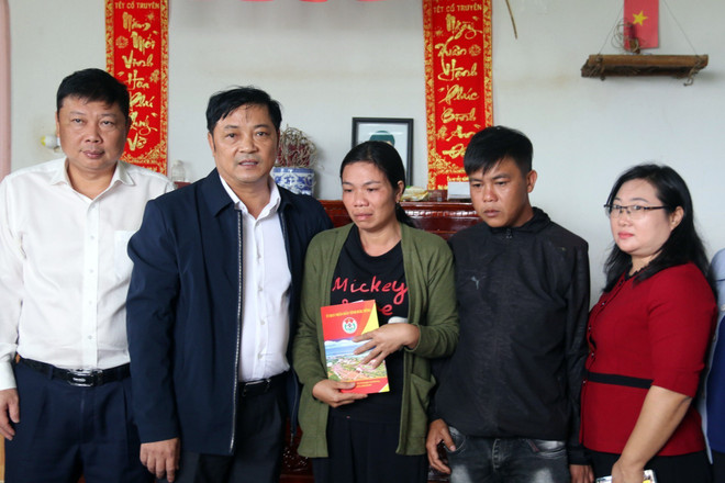 Đắk Nông: Thăm hỏi, hỗ trợ gia đình 4 cháu nhỏ tử vong do đuối nước ảnh 1