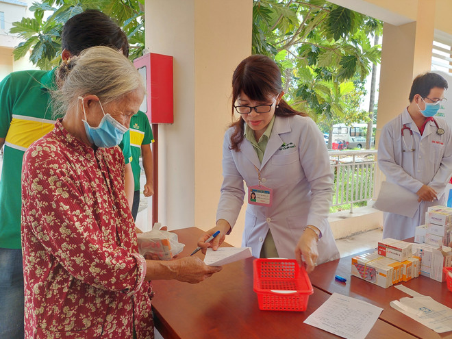 Ngày Thầy thuốc Việt Nam: Các trái tim tình nguyện hướng về cộng đồng ảnh 2