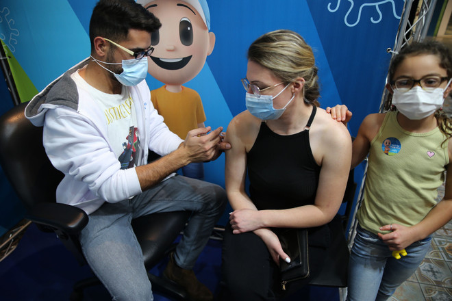Israel: Liều vaccine COVID-19 thứ 4 giúp bảo vệ nhóm có nguy cơ cao ảnh 1