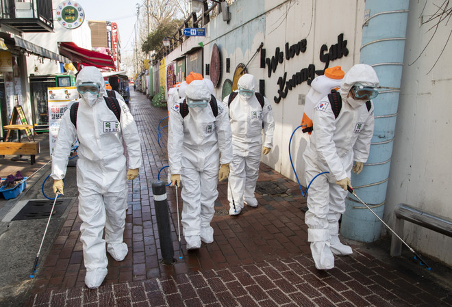 Hàn Quốc thắt chặt thủ tục nhập cảnh, thuê máy bay đưa sơ tán công dân ảnh 1