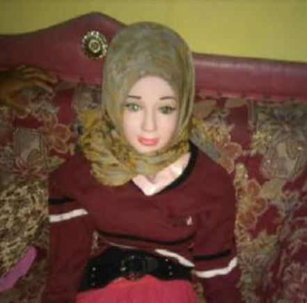 Ngỡ ngàng khi tưởng búp bê tình dục là “thiên thần từ trên trời xuống” ảnh 1