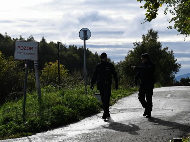 Chính phủ Séc gia hạn kiểm soát biên giới giáp Slovakia ảnh 1