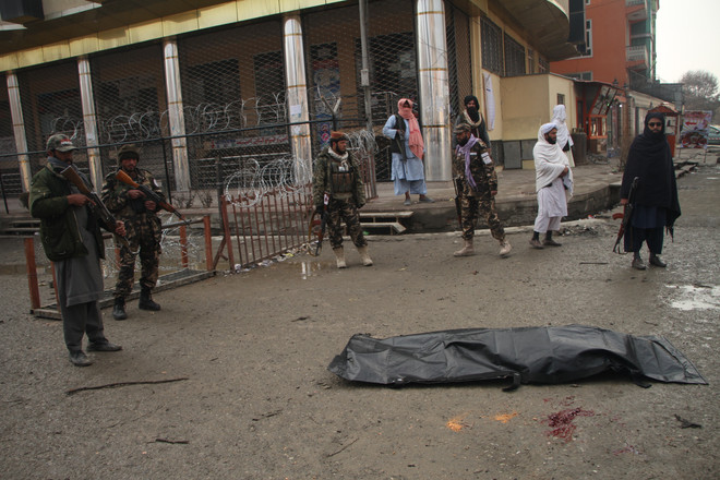 Nổ lớn phá hủy đền thờ gần trụ sở Bộ Nội vụ Afghanistan ảnh 1