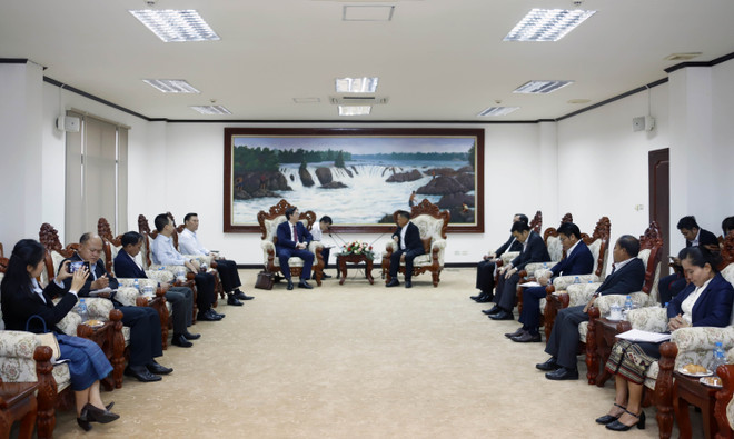 Việt Nam giúp Tạp chí AlounMai của Lào xây dựng phiên bản điện tử ảnh 1