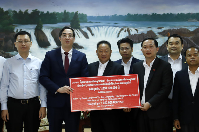 Việt Nam giúp Tạp chí AlounMai của Lào xây dựng phiên bản điện tử ảnh 2