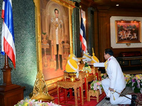 Nhà Vua Thái phê chuẩn Hiến pháp lâm thời của chính quyền quân sự ảnh 1