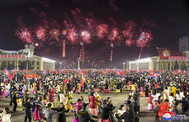 Triều Tiên bắn pháo hoa kỷ niệm ngày sinh cố Chủ tịch Kim Nhật Thành ảnh 1